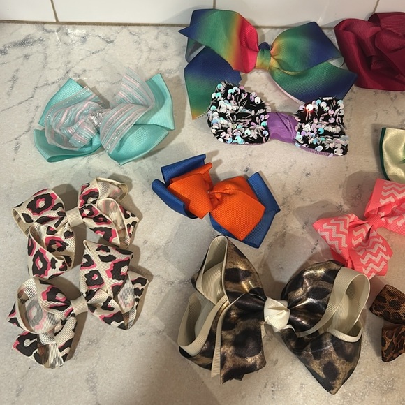 Assorted Girls Clip On Bows - Picture 2 of 4